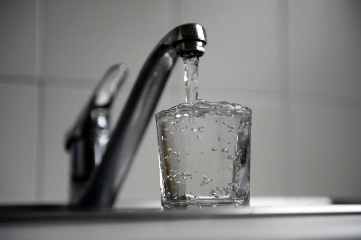 L’eau du robinet et les danger liés : le guide complet