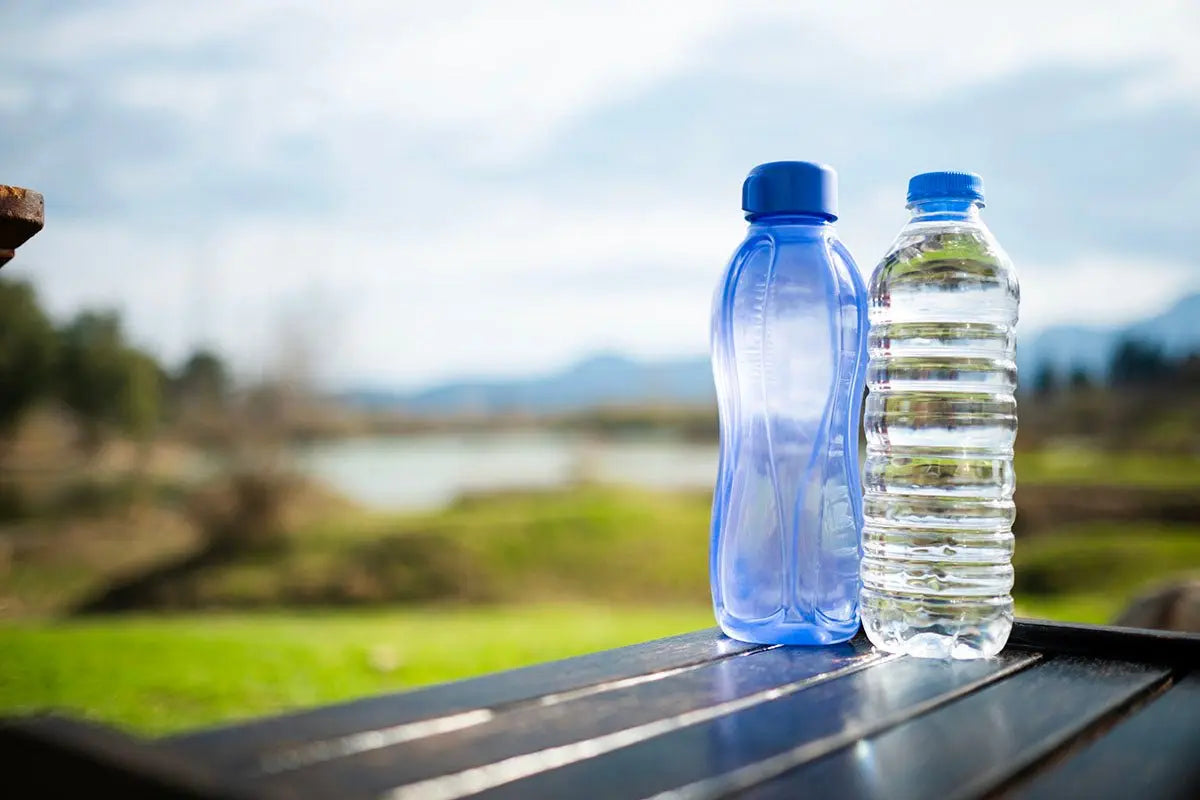 Combien de litre d’eau pour fabriquer une bouteille en plastique ? - Pureva